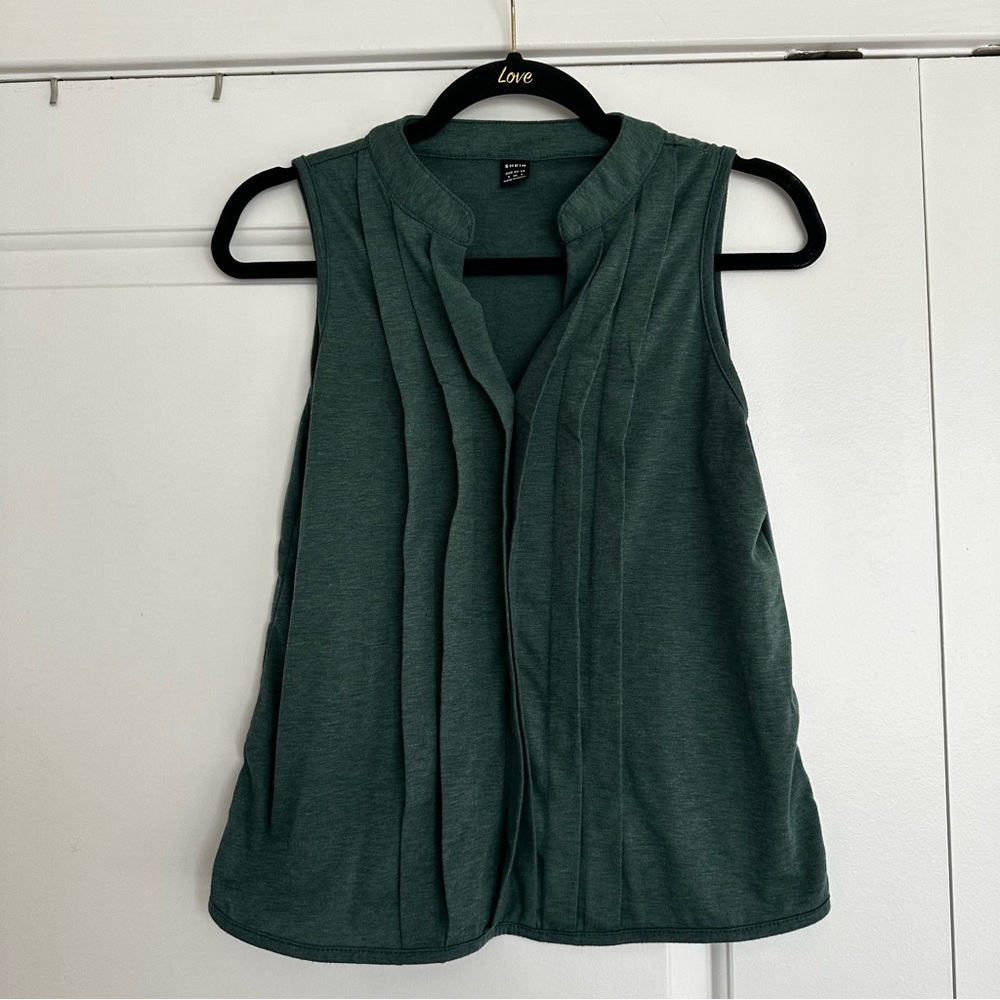 3/$25 ⭐️ SHEIN Sleeveless V Neck Green Top